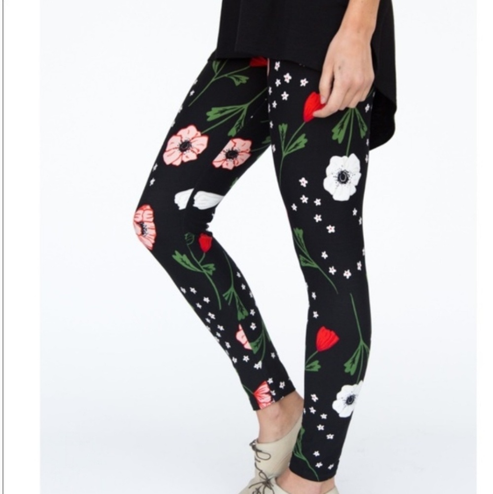 Picking Petals Small/Medium Leggings Agnes & Dora